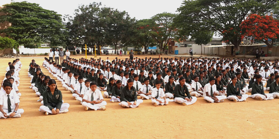 जुलाई २०१४ को स्वामी विवेकानंद हाई स्कूल, चंदापुरा, बेंगलुरु में सिद्धयोग ध्यान शिविर का आयोजन किया गया।