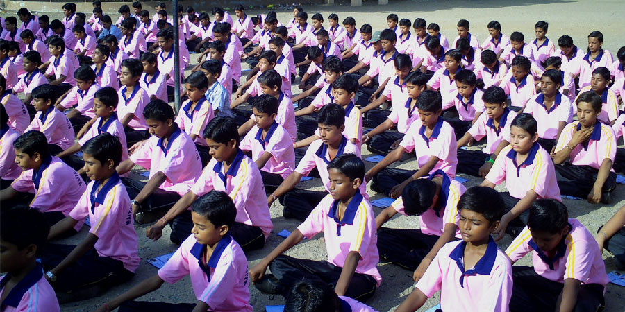 सितंबर २०१४ में मैत्री महा विद्यालय, आदिपुर कच्छ, गुजरात में सिद्धयोग ध्यान शिविर आयोजित किया गया